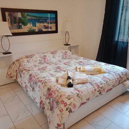 פראטו Villa Giove Rooms מראה חיצוני תמונה