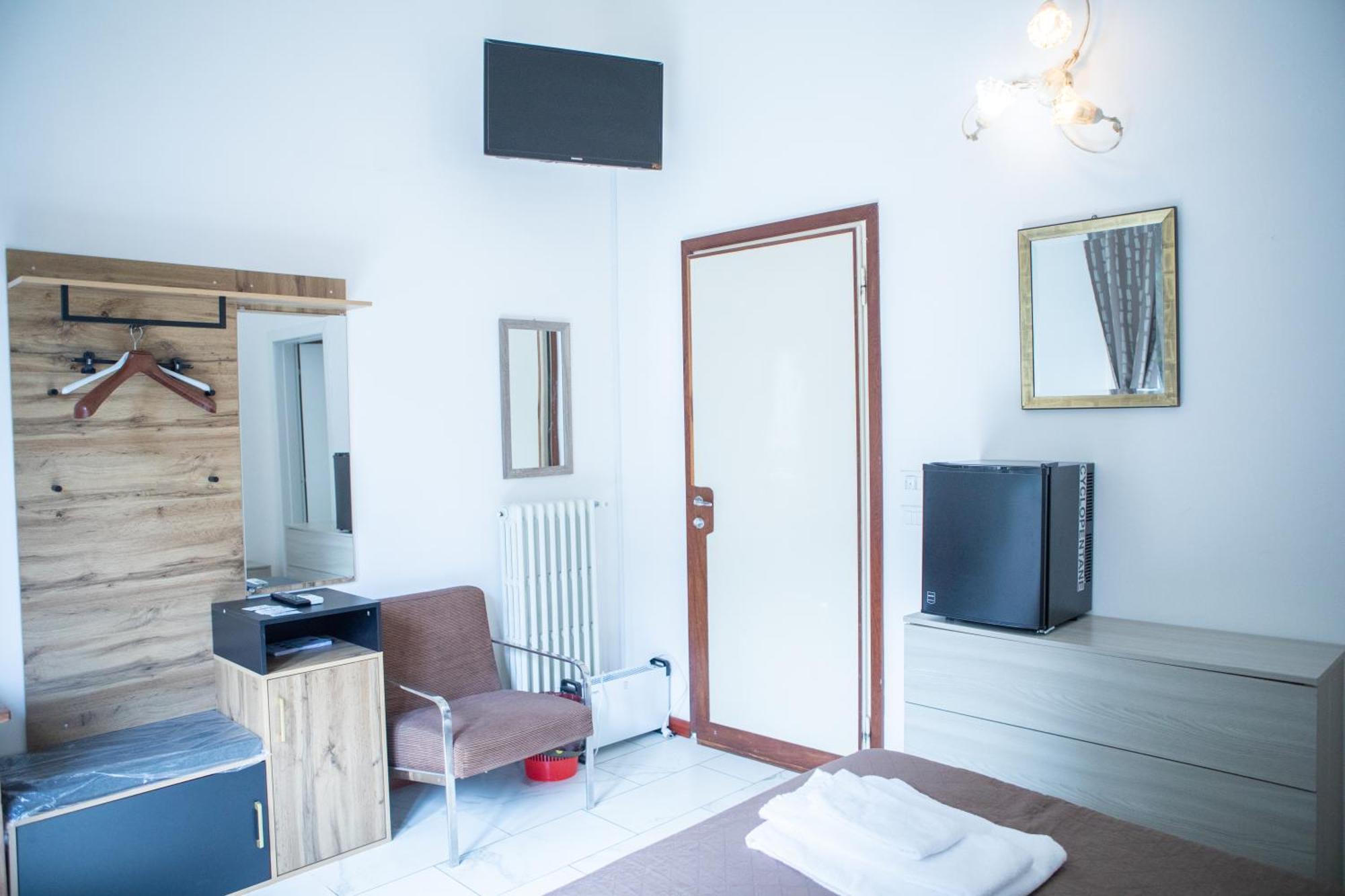 פראטו Villa Giove Rooms מראה חיצוני תמונה